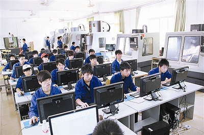 [岑溪市]打造縣級中專升級版 為縣域經濟社會發展提供人才支撐 / 資訊中心 - 廣西縣域經濟網