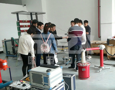 國電中星現場為重慶客戶進行產品培訓