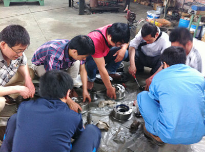 公司組織提升機技術人員赴廠家培訓