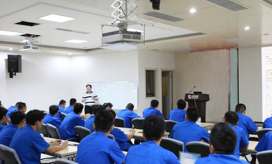 山重建機邀請專家進行空調專項培訓
