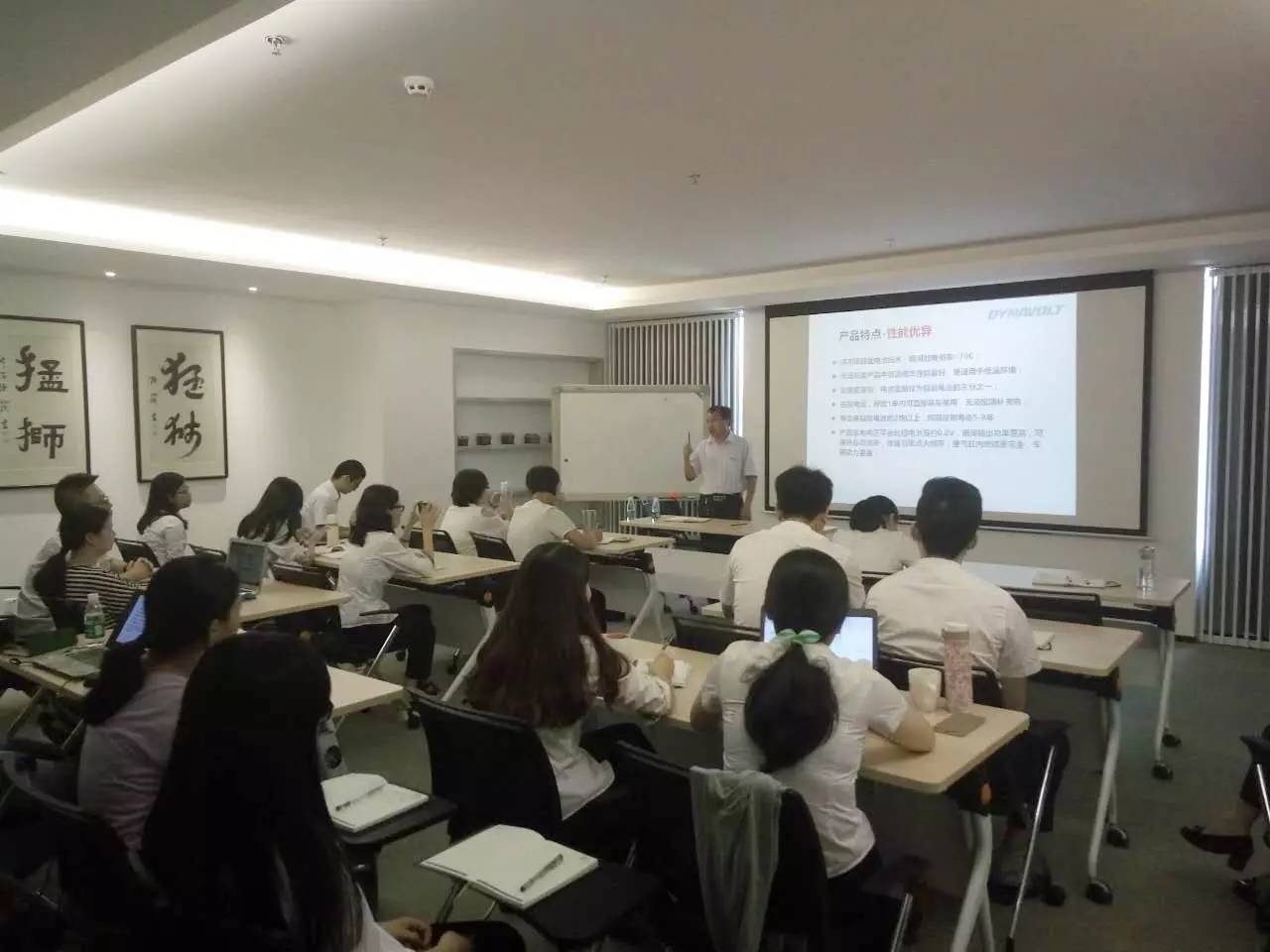 鉛電事業(yè)部營銷中心開展軟包鋰電池產(chǎn)品知識培訓(xùn)