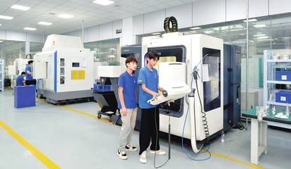 練習操控數控機床|中安在線阜陽頻道