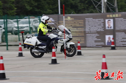 漢警快騎小教員培訓班開課,教授摩托車駕駛技能