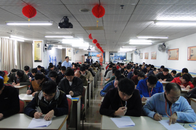 工業機器人培訓班和PLC培訓班月度考試暨獎學金頒發