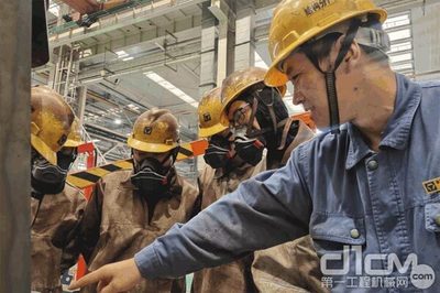 徐工鏟運(yùn)機(jī)械事業(yè)部:抓培訓(xùn)提技能,強(qiáng)服務(wù)保質(zhì)量!