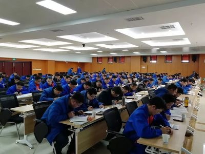 法士特銷售緊鑼密鼓開展?fàn)I銷服務(wù)技能培訓(xùn),不爭第一就是在混!