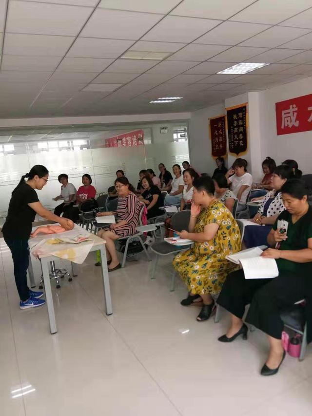 華陽職校開展保育員專業(yè)技能培訓(xùn)班